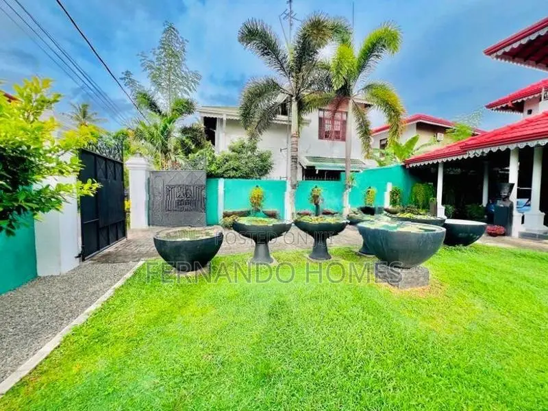 Grand Furnished Upstairs 4 Bed Rooms House for Sale in Negombo