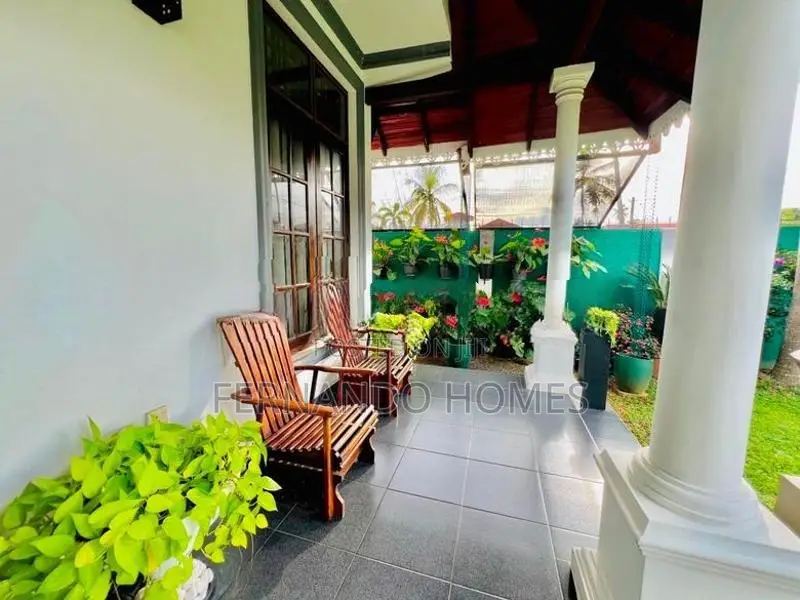Grand Furnished Upstairs 4 Bed Rooms House for Sale in Negombo