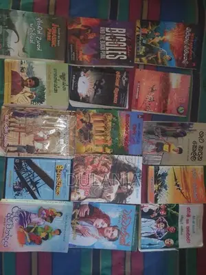 නවකථා පොත් කට්ටලයක්