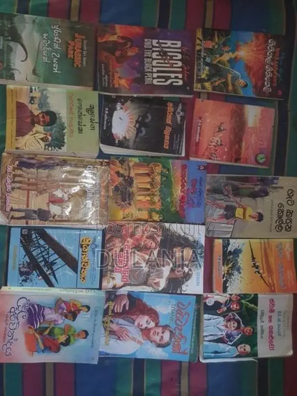 නවකථා පොත් කට්ටලයක්