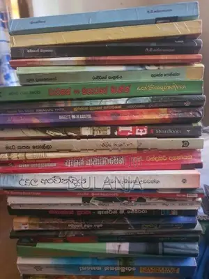 නවකථා පොත් කට්ටලයක්