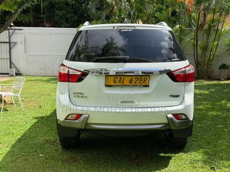 Isuzu MU-X 2015