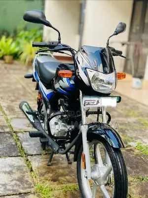 Bajaj CT100 2025