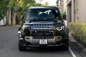 Land Rover Defender P300 Straight Petrol 2025