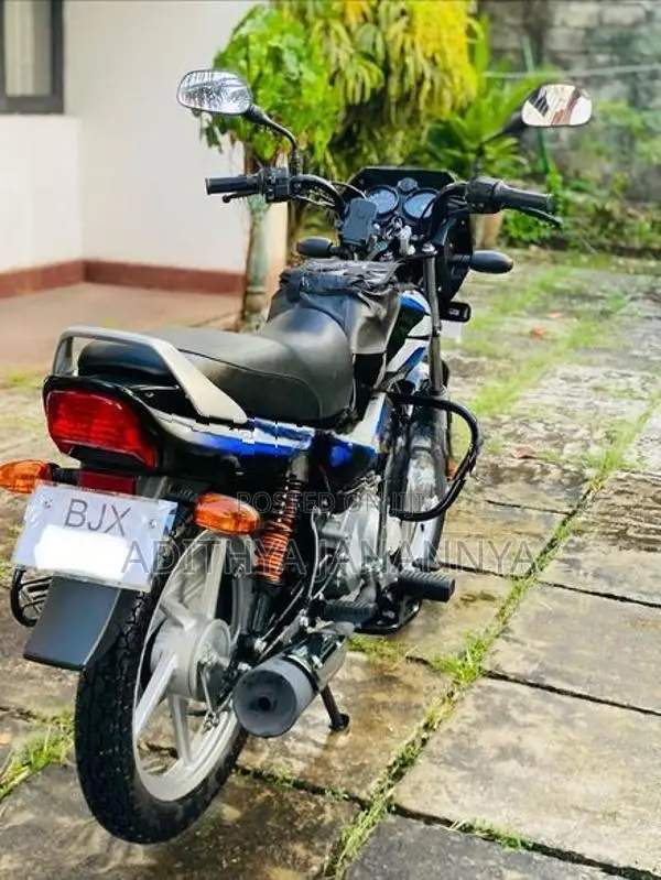 Bajaj CT100 2025