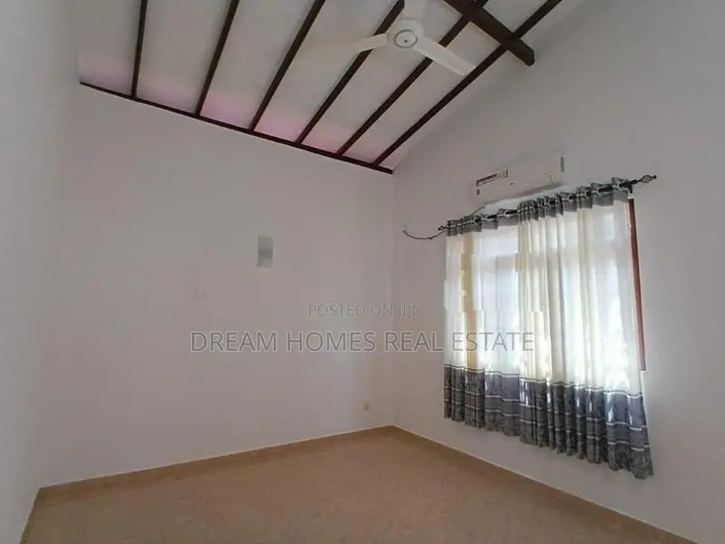 Spacious 7-Bedroom House for Rent in Kalalgoda, Pannipitiya