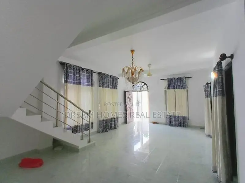 Spacious 7-Bedroom House for Rent in Kalalgoda, Pannipitiya