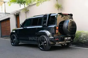 Land Rover Defender P300 E Hse Uk 2025