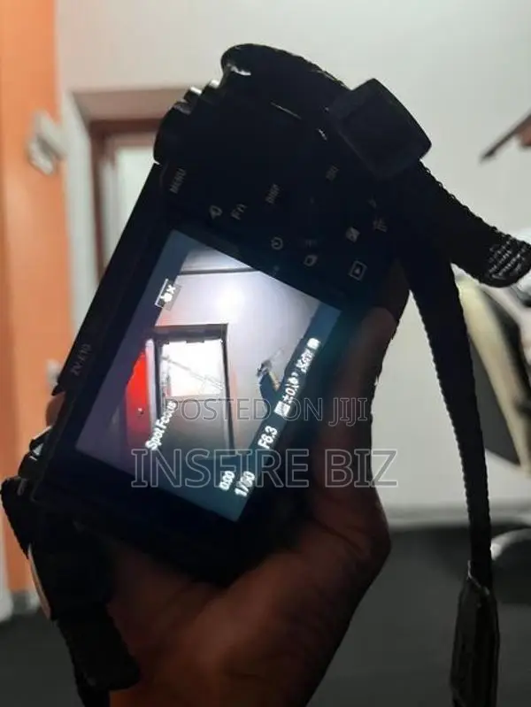 Sony Zv-E10 Mirrorless Camera