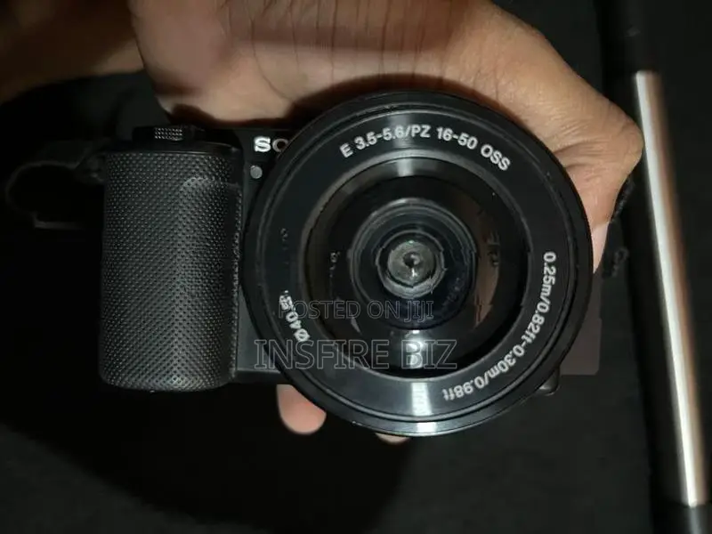 Sony Zv-E10 Mirrorless Camera