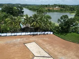 බණ්ඩාරගම උයන්වත්ත වැවට මුහුණලා ඇති වටිනා බිම් කොටස් විකිණීමට