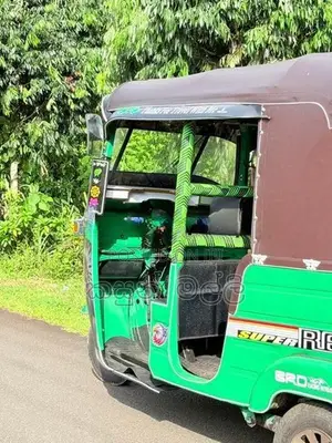 Bajaj RE 2000