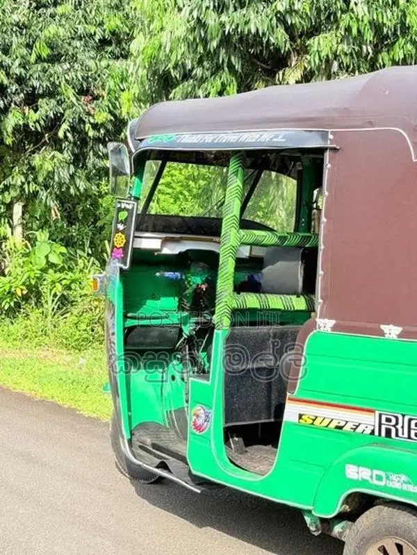 Bajaj RE 2000