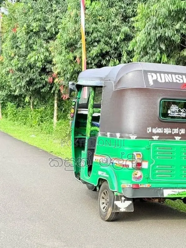 Bajaj RE 2000