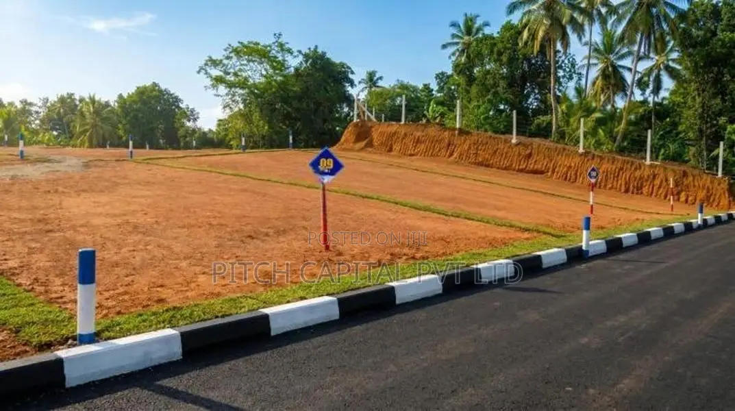 කළුතර නගරයෙන් සියලු නාගරික පහදුකම් සහිත වටිනා බිම් කොටස්