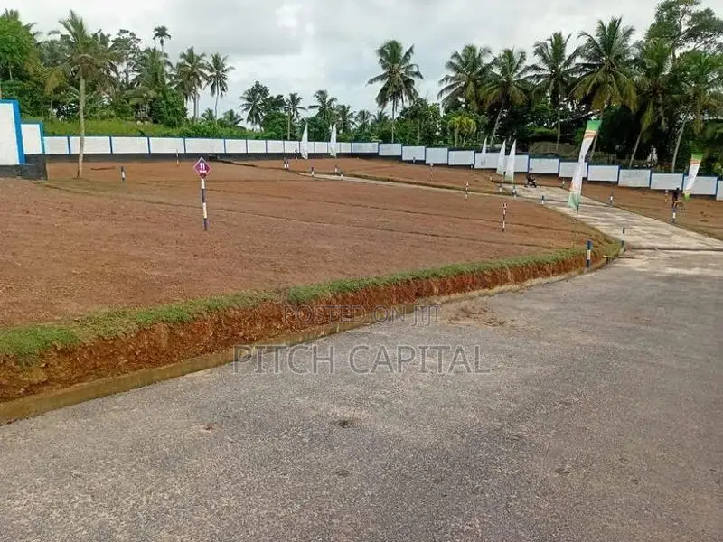 උයන්වත්ත වැව ලඟින් පදිංචියට අපූරු බිම් කොටස්