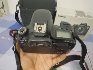 Canon 77D (9000D)