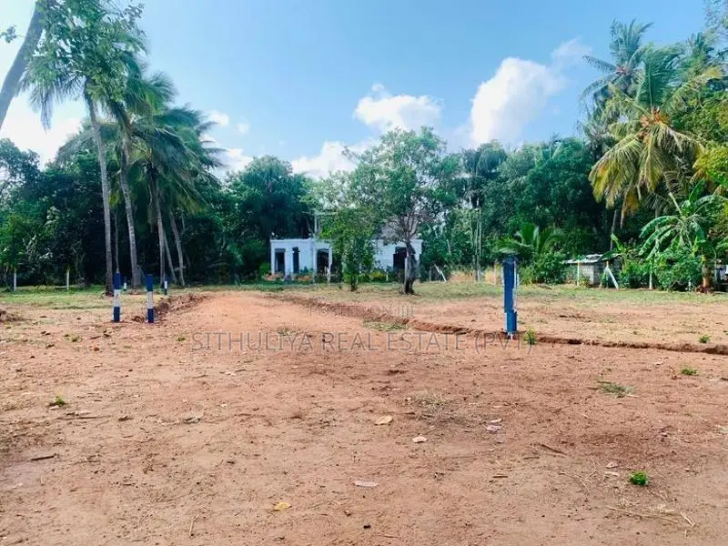සින්නක්කර ඉඩමක් අනුරාධපුර
