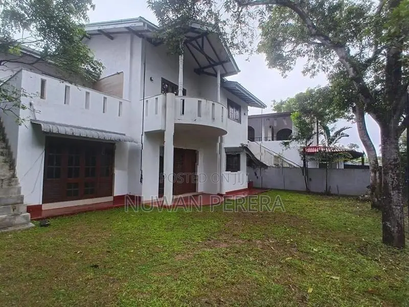 Piliyandala Suwarapala completely bricks made house for sale .