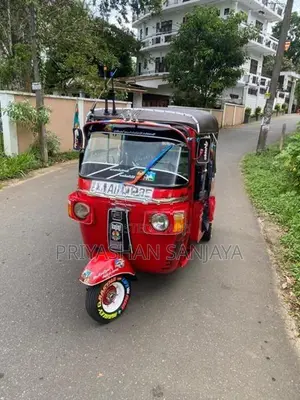 Bajaj RE 205 2014