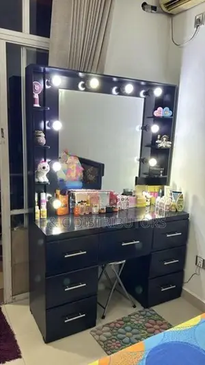 Hollywood Dressing Table