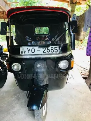 Bajaj RE 2015
