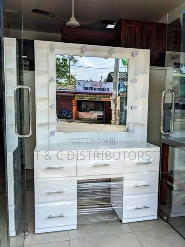 Hollywood Dressing Table