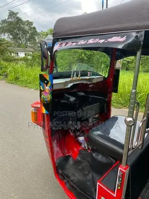 Bajaj RE 205 2014