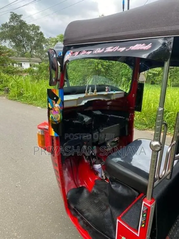 Bajaj RE 205 2014