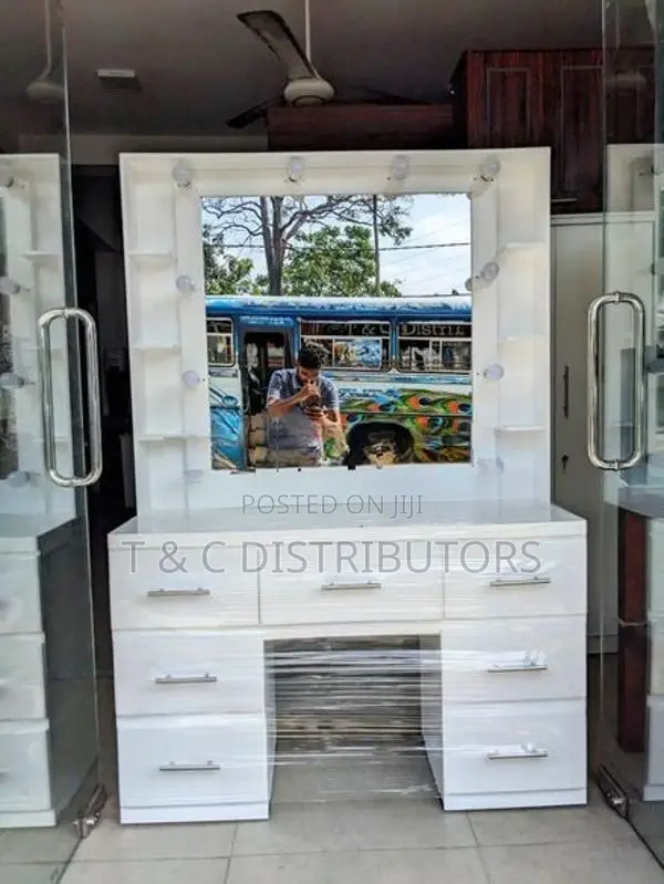 Hollywood Dressing Table