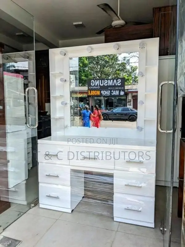 Hollywood Dressing Table