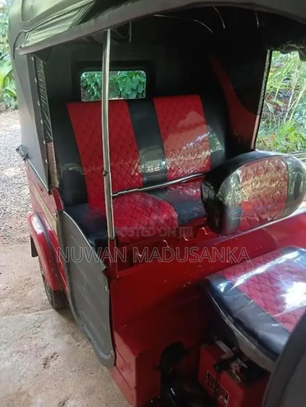 Bajaj RE 2015