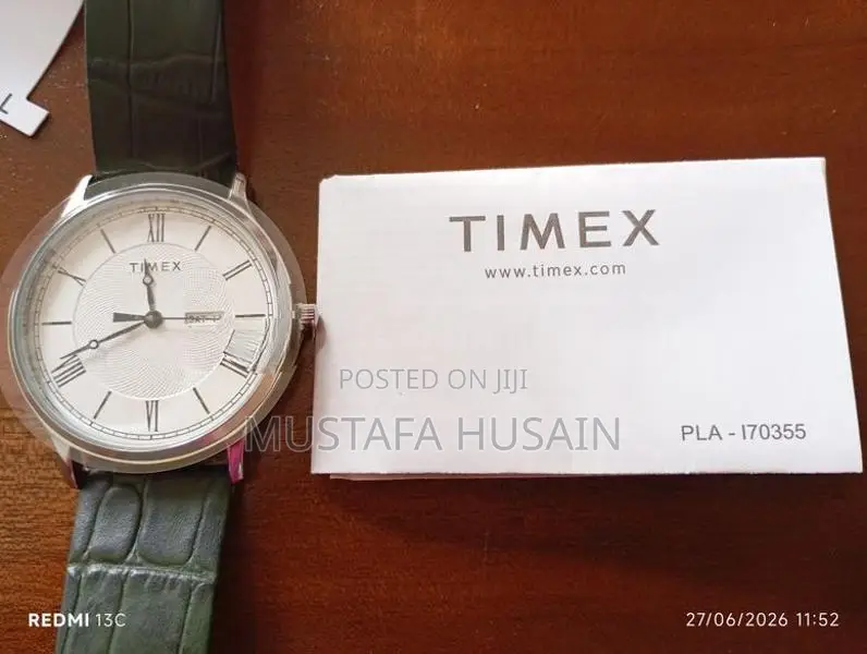 Timex Men's Analog Watch White Dial with Green Leather Strap