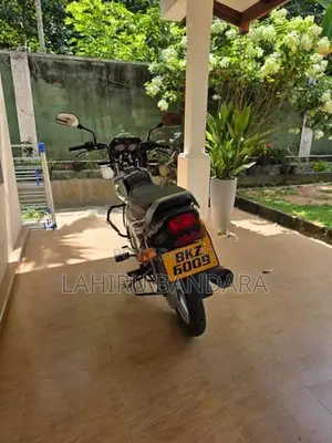 Bajaj CT100 2026