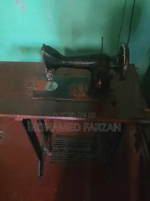 Singer sewing machine i