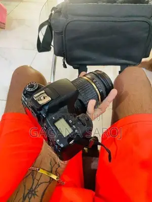Canon 8000D