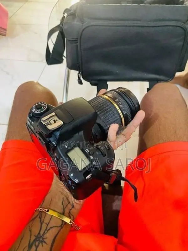 Canon 8000D