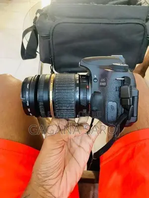 Canon 8000D