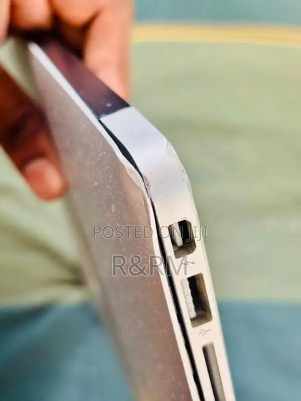 Apple MacBook Air A1466 (8GB / 256GB)