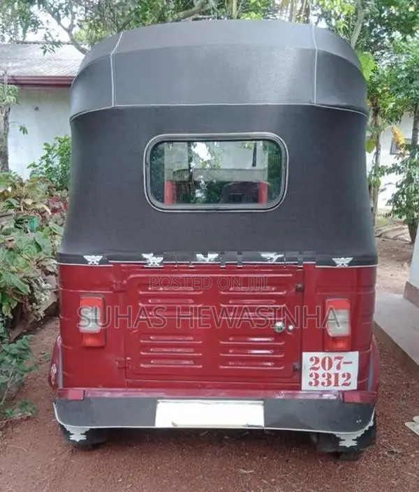 Bajaj RE 2000