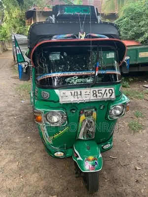Bajaj RE 2012