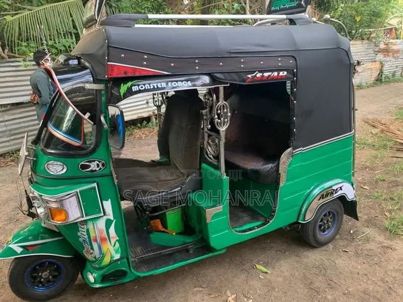 Bajaj RE 2012