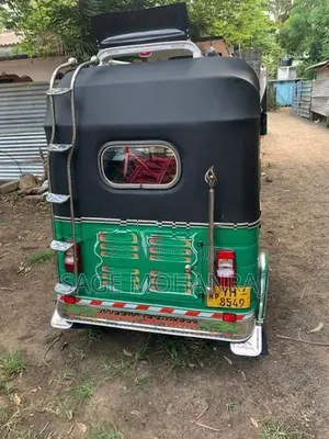 Bajaj RE 2012