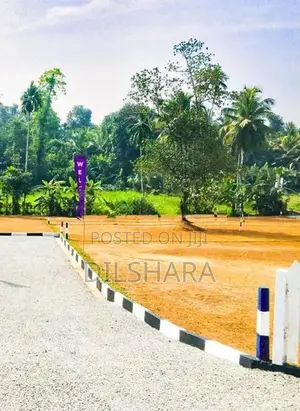 වෙලකට මුහුණලා ඉඩමක් මාතර