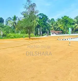 වෙලකට මුහුණලා ඉඩමක් මාතර
