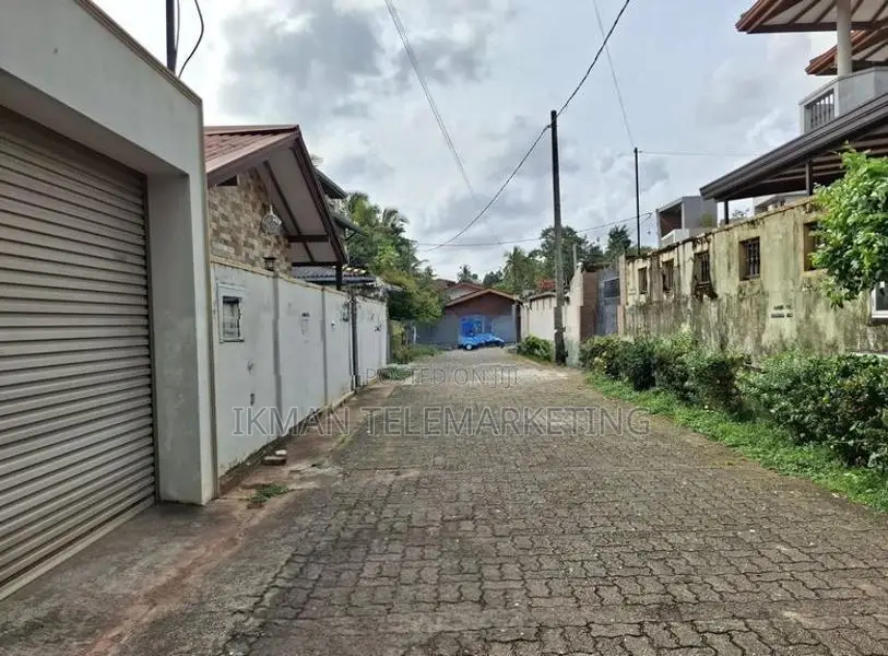 Land with a Livable House for Sale in Udahamulla – Samagi Mawatha