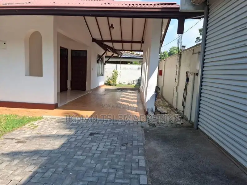 Land with a Livable House for Sale in Udahamulla – Samagi Mawatha