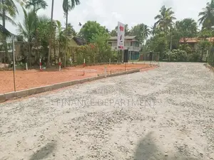 නිදහස් වටපිටාවක පදිංචියට ගනේමුල්ල පාර කඳන නේවාසික බිම් කොටස්