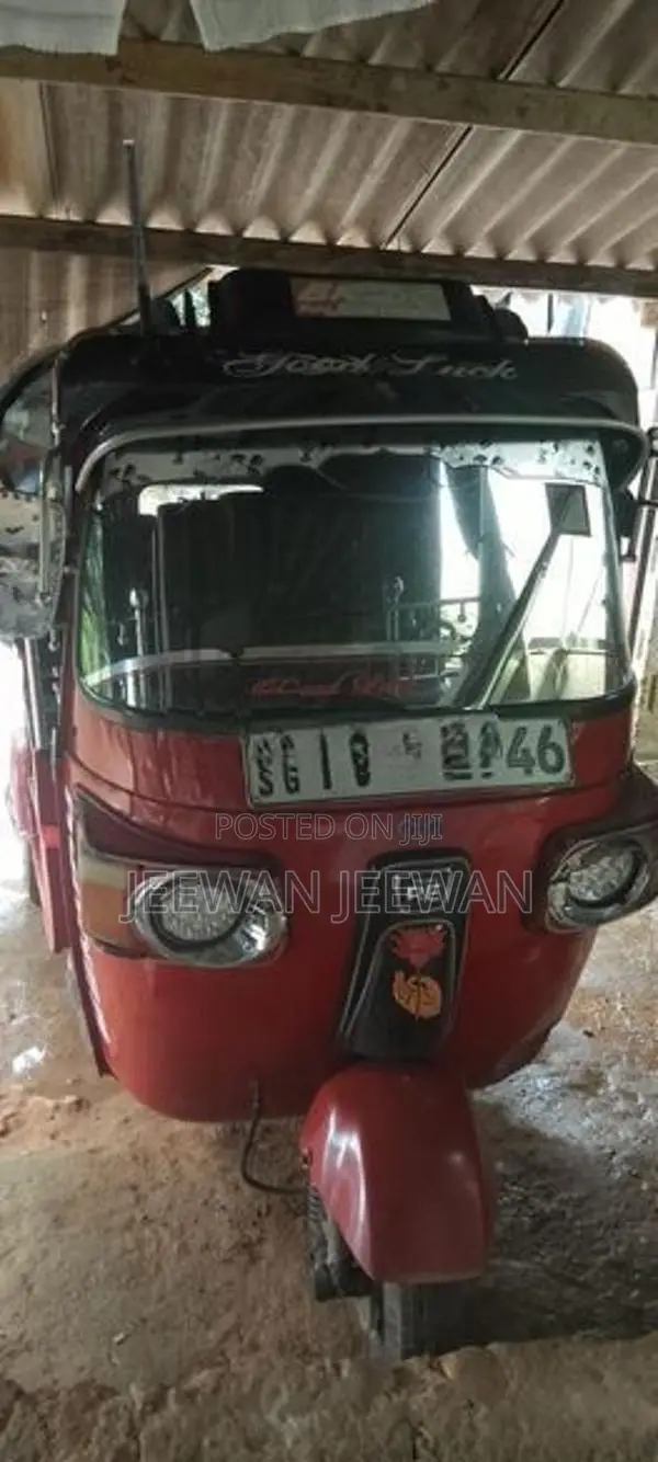 Bajaj RE 2012