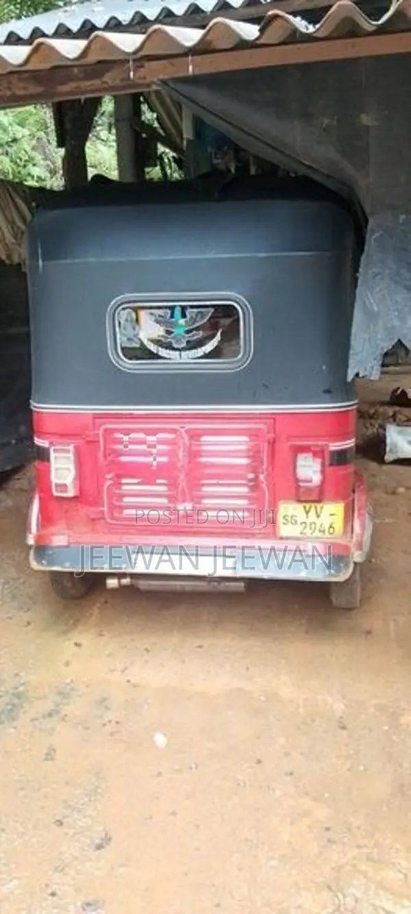 Bajaj RE 2012